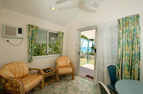 Ellis Beach Oceanfront Bungalows & Caravan Pk - Accommodation Southport 3