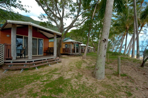 Ellis Beach Oceanfront Bungalows & Caravan Pk - Accommodation Southport 2