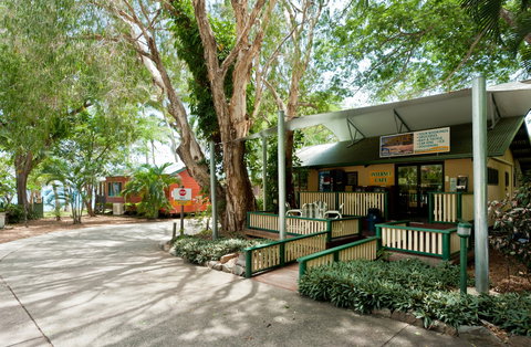 Ellis Beach Oceanfront Bungalows & Caravan Pk - Accommodation Southport 9