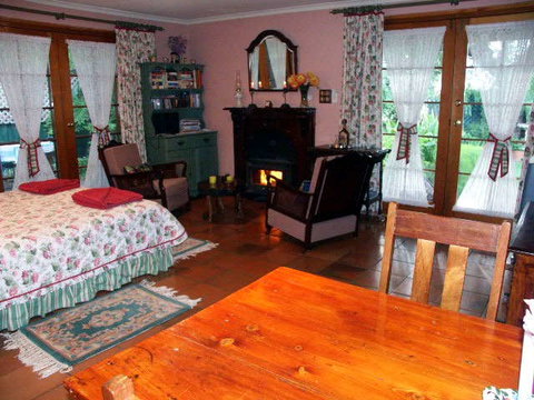 Gawler Churchhill Mews Bed & Breakfast - Accommodation Southport 0