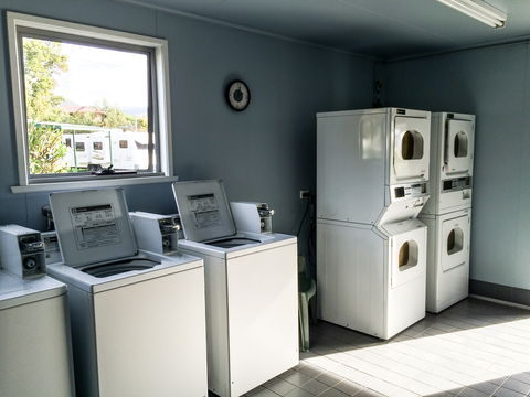 Snug Beach Cabin & Caravan Park - Southport Accommodation 2