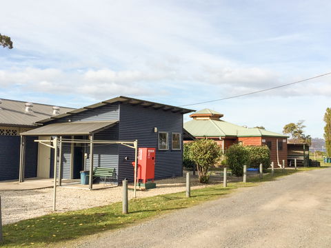 Snug Beach Cabin & Caravan Park - Southport Accommodation 1