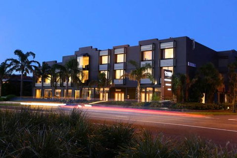 The Brighton Savoy Hotel - Accommodation Southport 0