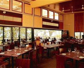 Dugong Beach Resort - Accommodation Southport 2