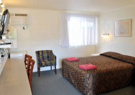 A & A Lodge Motel - Southport Accommodation 1