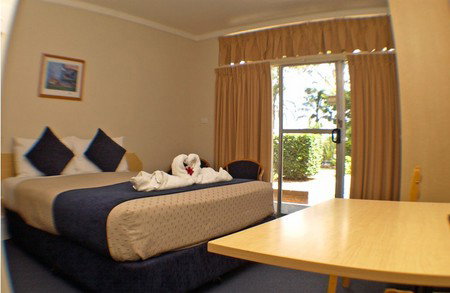 All Seasons Country Lodge - Accommodation Southport 1