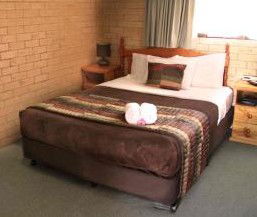 Avlon Gardens Motel - Southport Accommodation 0