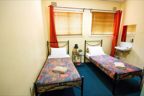Grand Hotel - Southport Accommodation 11