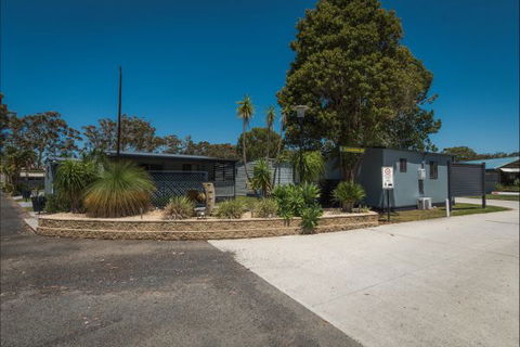 Colonial Holiday Park And Leisure Village - Accommodation Southport 0