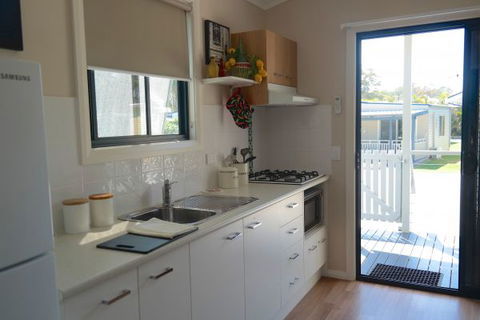 Colonial Holiday Park And Leisure Village - Accommodation Southport 2