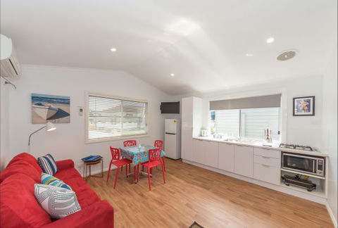 Colonial Holiday Park And Leisure Village - Accommodation Southport 5