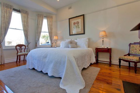 Elegance On Englehardt - Accommodation Southport 2