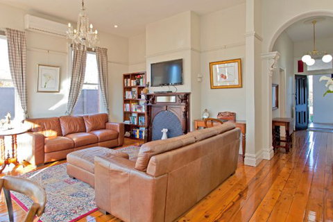 Elegance On Englehardt - Accommodation Southport 6