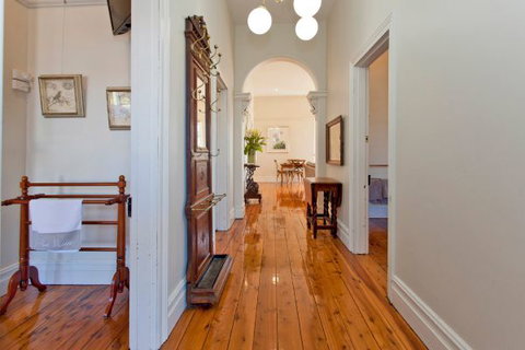 Elegance On Englehardt - Accommodation Southport 7