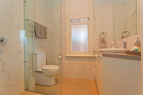 Elegance On Englehardt - Accommodation Southport 8