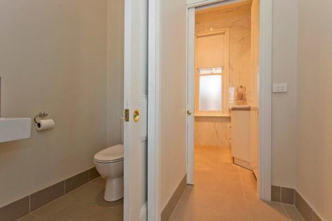 Elegance On Englehardt - Accommodation Southport 9