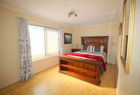 Christies Cottage For Holidays And Relocations. - Accommodation Southport 20