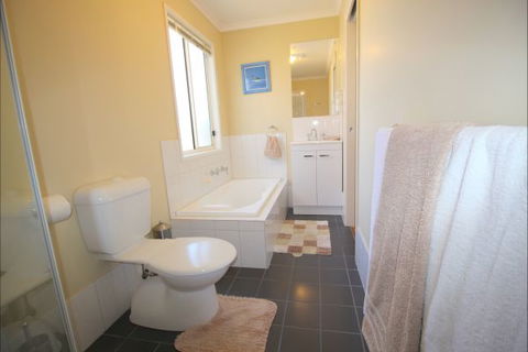 Christies Cottage For Holidays And Relocations. - Accommodation Southport 25