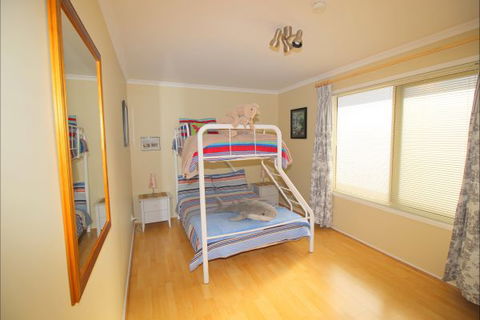 Christies Cottage For Holidays And Relocations. - Accommodation Southport 26