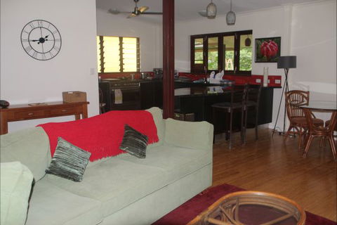 Rakhi Retreat - Accommodation Southport 3