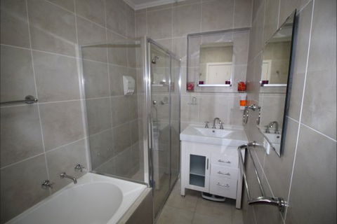 Christies Cottage For Holidays And Relocations. - Accommodation Southport 14