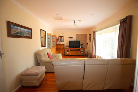Christies Cottage For Holidays And Relocations. - Accommodation Southport 16