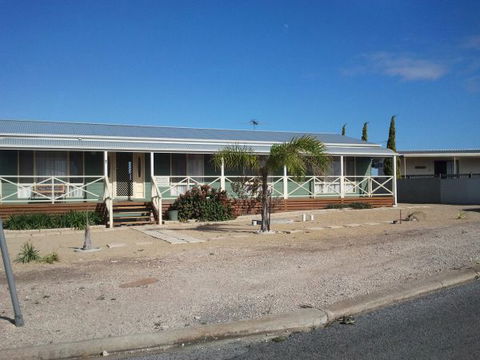 Annies Rest - Southport Accommodation 0