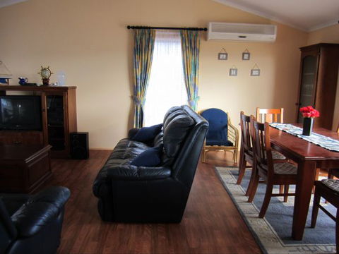 Annies Rest - Southport Accommodation 1