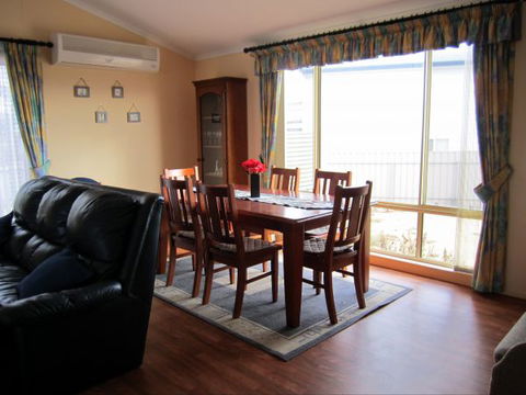 Annies Rest - Southport Accommodation 2
