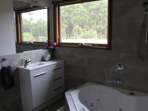Eagle's Roost Farmstay B&B - Southport Accommodation 2