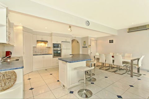 SALT Waterfront Apartment - Southport Accommodation 2