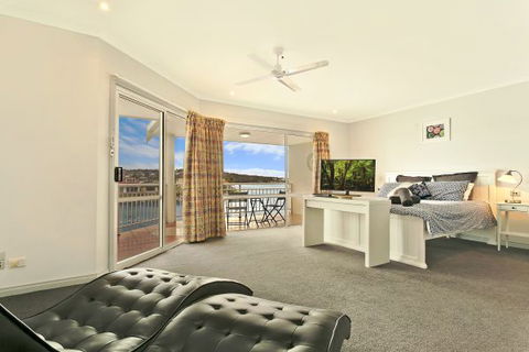 SALT Waterfront Apartment - Southport Accommodation 4