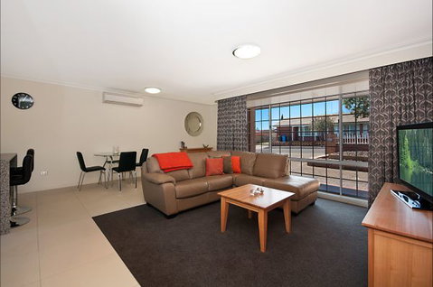 Mount Gambier Accommodation - Southport Accommodation 3
