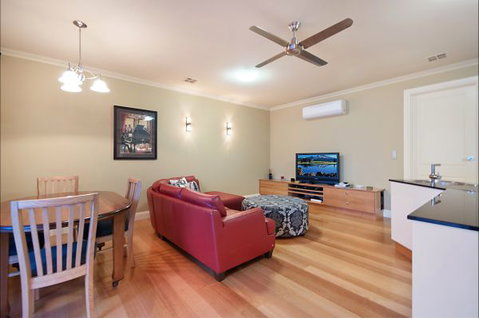 Mount Gambier Accommodation - Southport Accommodation 5