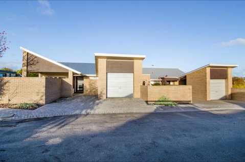 Mount Gambier Accommodation - Southport Accommodation 9