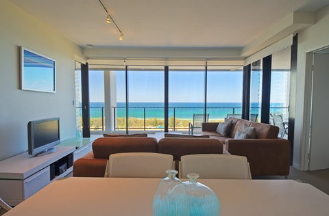 Ultra Broadbeach - Accommodation Southport 3