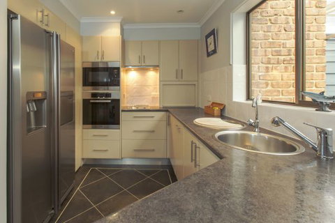 Boston Bay Apartment - Accommodation Southport 3