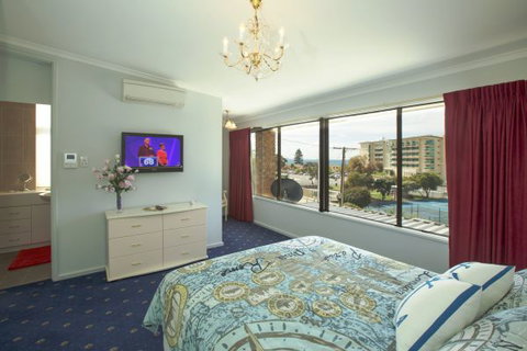 Boston Bay Apartment - Accommodation Southport 4