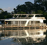 Whitewater Houseboat - Southport Accommodation