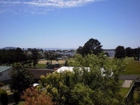 Anchors Aweigh - Southport Accommodation 1