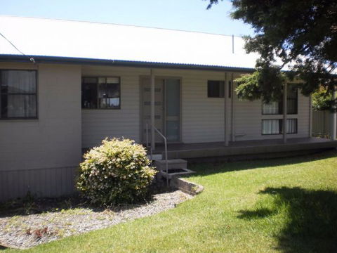 Anchors Aweigh - Southport Accommodation 4