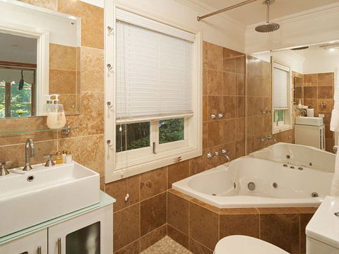 Aldgate Creek Cottage Bed And Breakfast - Accommodation Southport 3