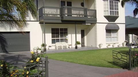 Glenelg Sea-Breeze B&B - Southport Accommodation 0