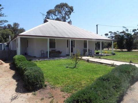 Great Grandpa Henry Retreat - Southport Accommodation 0