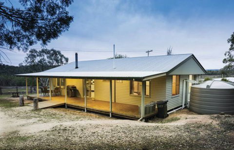 Lavender Vale Cottage - Southport Accommodation 0