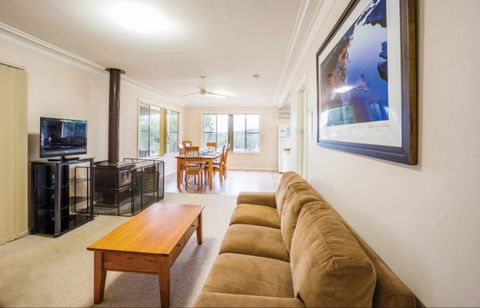 Lavender Vale Cottage - Southport Accommodation 1