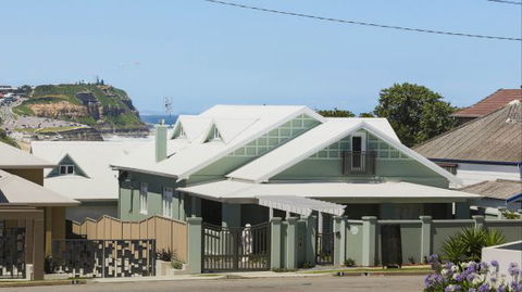 Merewether Beach House B And B - Accommodation Southport 0