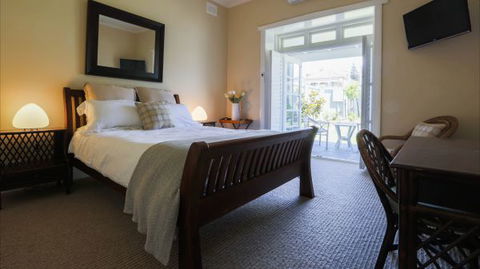 Merewether Beach House B And B - Accommodation Southport 1