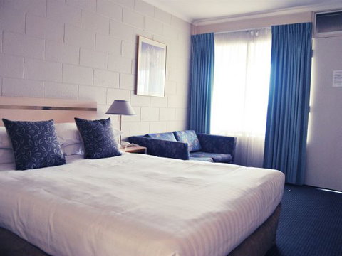 Sunrise Devonport - Southport Accommodation 1