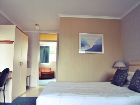 Sunrise Devonport - Southport Accommodation 2